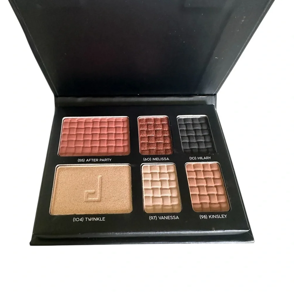 Doucce On The Go Palette - Eyeshadows,‎ Blush and Highlighter NEW